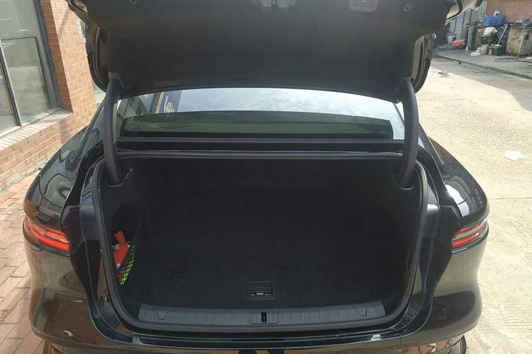 Used VOYAH PASSION 2023 Four-Wheel Drive Long-Range Version Trunk