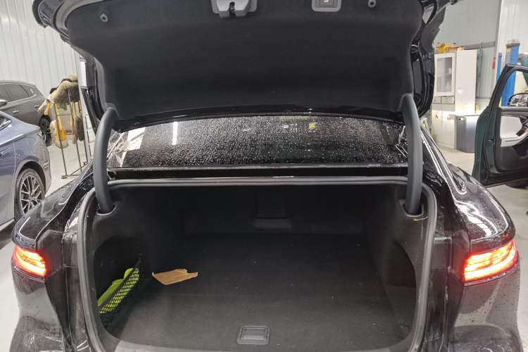 Used VOYAH PASSION 2023 Four-Wheel Drive Long-Range Version Trunk