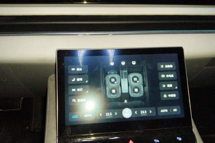 Used VOYAH PASSION 2023 Four-Wheel Drive Flagship Edition Audio And AC Panel