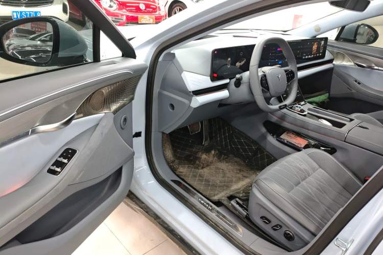 Used VOYAH PASSION 2023 Four-Wheel Drive Flagship Edition Driver Seat