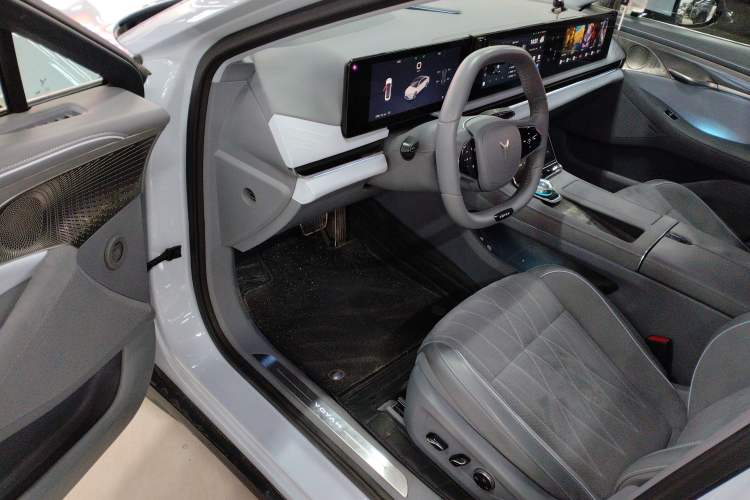 Used VOYAH PASSION 2023 Four-Wheel Drive Flagship Edition Driver Seat