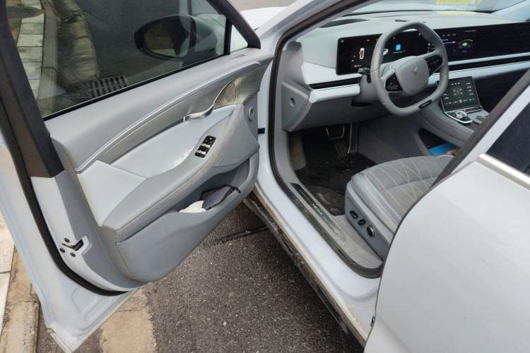 Used VOYAH PASSION 2023 Four-Wheel Drive Flagship Edition Driver Seat