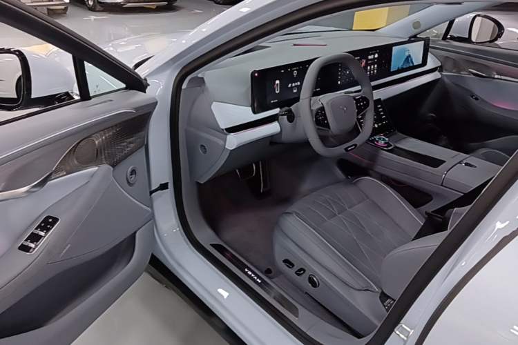 Used VOYAH PASSION 2023 Four-Wheel Drive Standard Edition Driver Seat