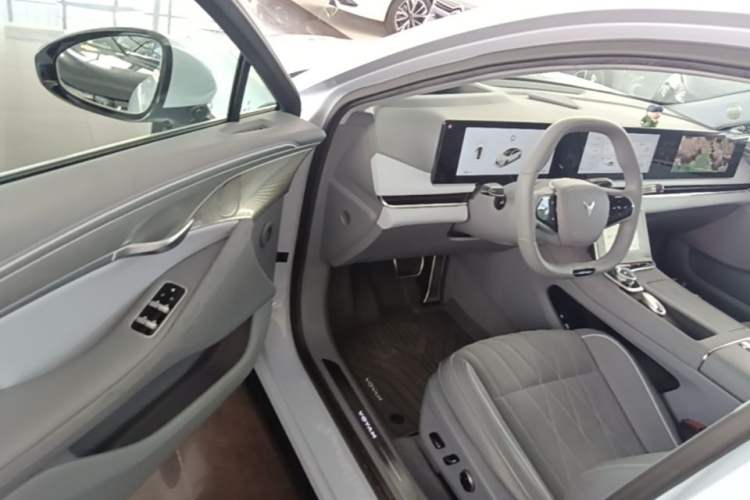 Used VOYAH PASSION 2023 Four-Wheel Drive Flagship Edition Driver Seat
