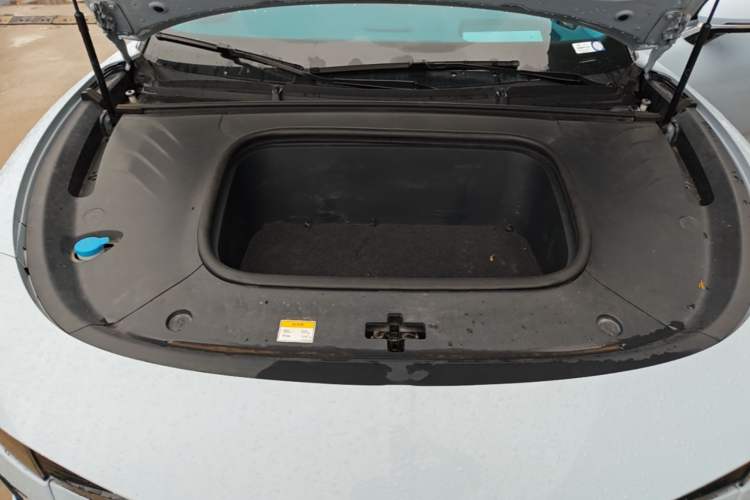 Used VOYAH PASSION 2023 Four-Wheel Drive Flagship Edition Engine Bay