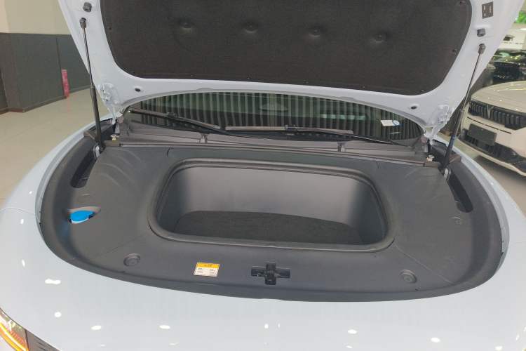 Used VOYAH PASSION 2023 Four-Wheel Drive Flagship Edition Engine Bay