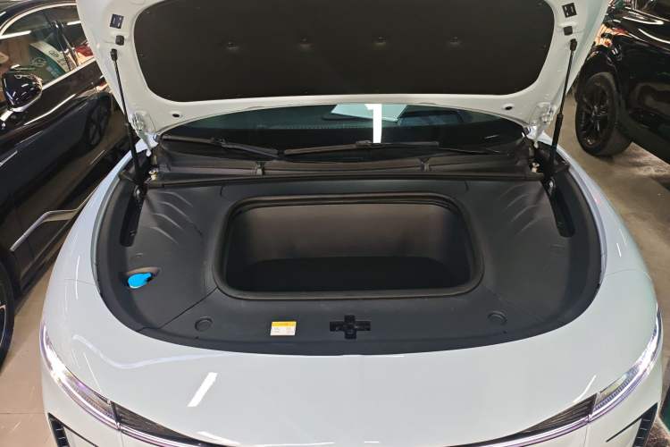 Used VOYAH PASSION 2023 Four-Wheel Drive Flagship Edition Engine Bay