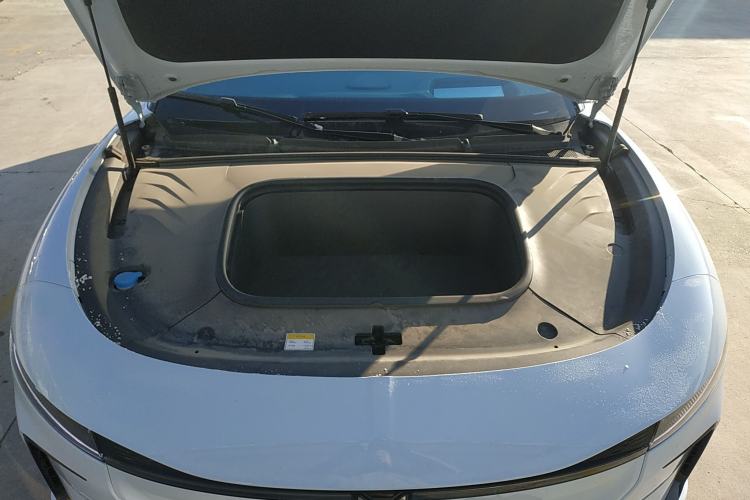 Used VOYAH PASSION 2023 Four-Wheel Drive Flagship Edition Engine Bay