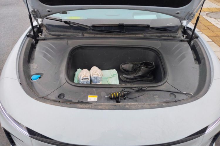 Used VOYAH PASSION 2023 Four-Wheel Drive Flagship Edition Engine Bay