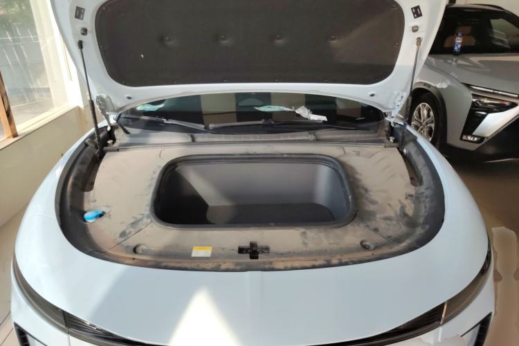 Used VOYAH PASSION 2023 Four-Wheel Drive Long-Range Version Engine Bay