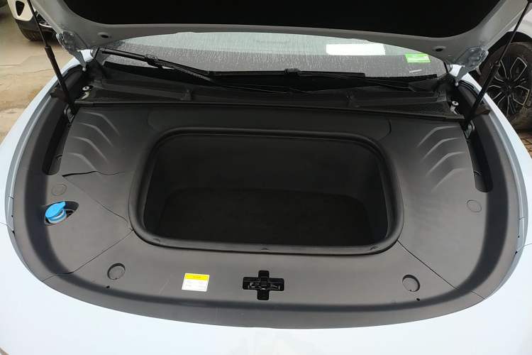 Used VOYAH PASSION 2023 Four-Wheel Drive Long-Range Version Engine Bay