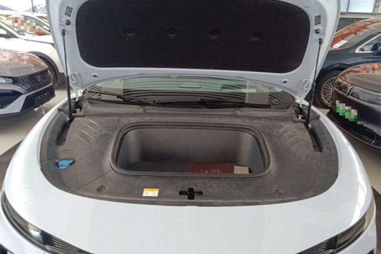 Used VOYAH PASSION 2023 Four-Wheel Drive Flagship Edition Engine Bay