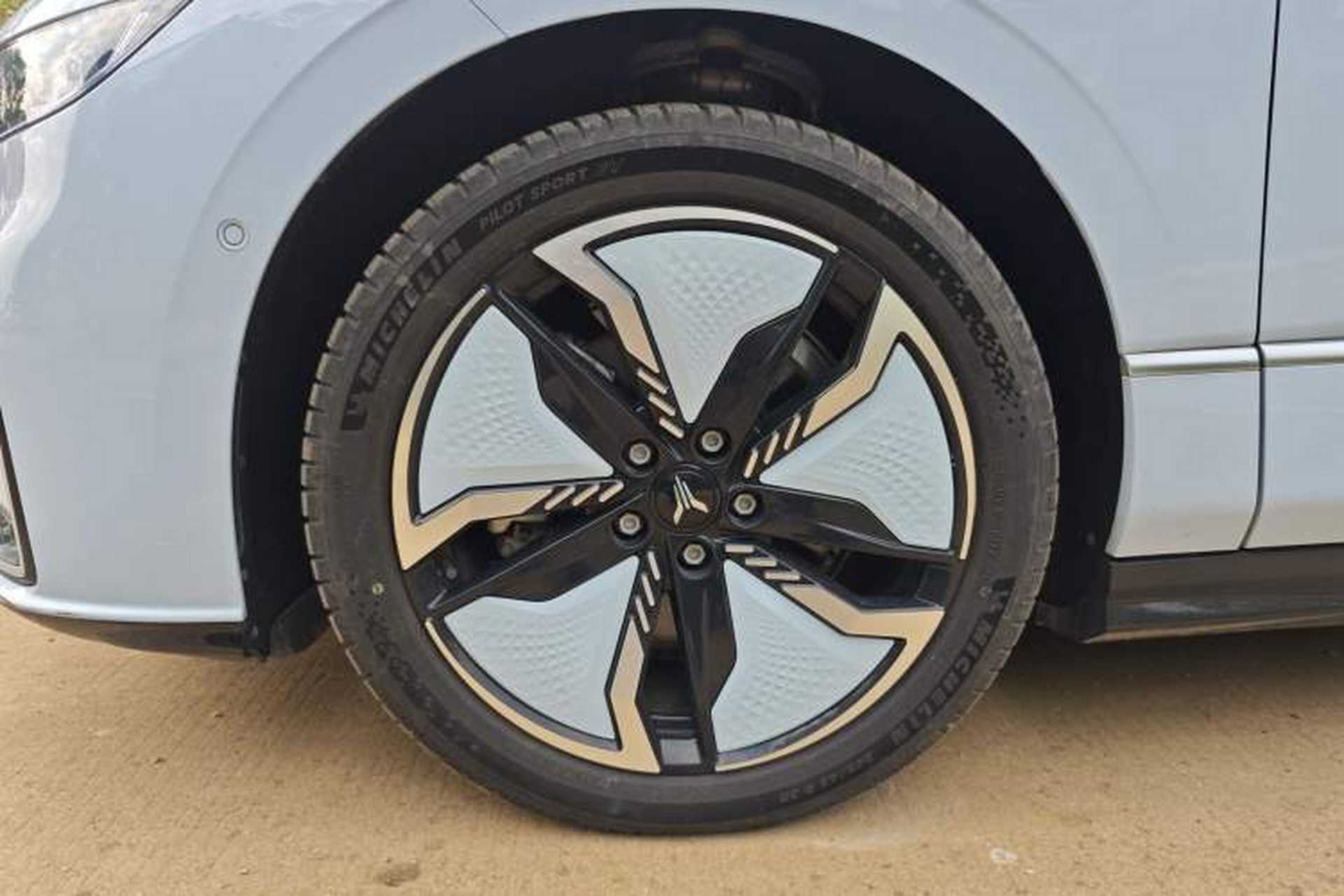 Used VOYAH PASSION 2023 Four-Wheel Drive Standard Edition Exterior 12