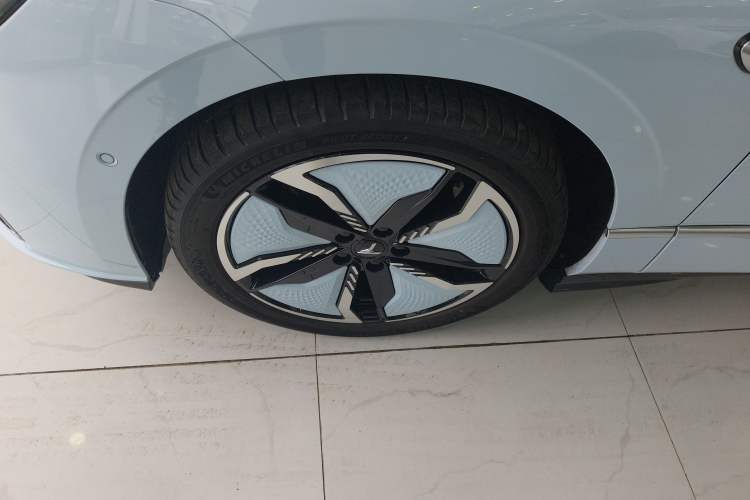 Used VOYAH PASSION 2023 Four-Wheel Drive Flagship Edition Exterior 4