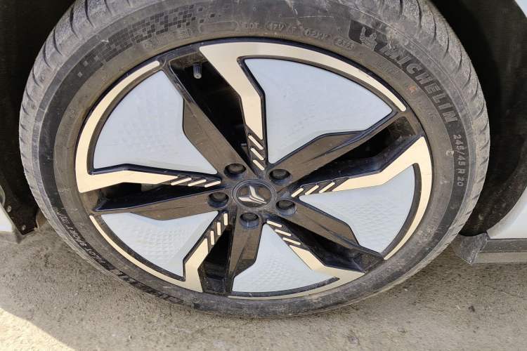 Used VOYAH PASSION 2023 Four-Wheel Drive Flagship Edition Exterior 4