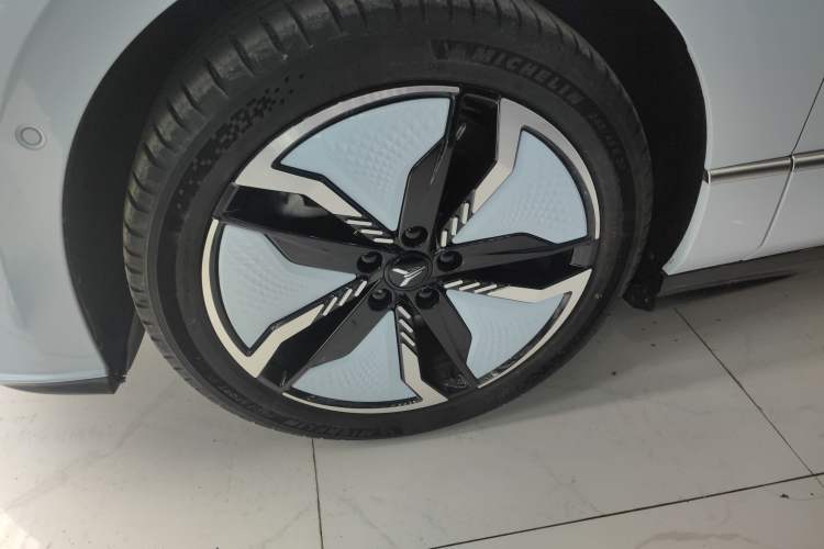 Used VOYAH PASSION 2023 Four-Wheel Drive Flagship Edition Exterior 4