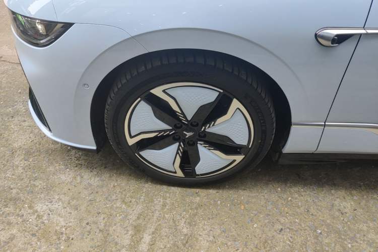 Used VOYAH PASSION 2023 Four-Wheel Drive Standard Edition Exterior 4