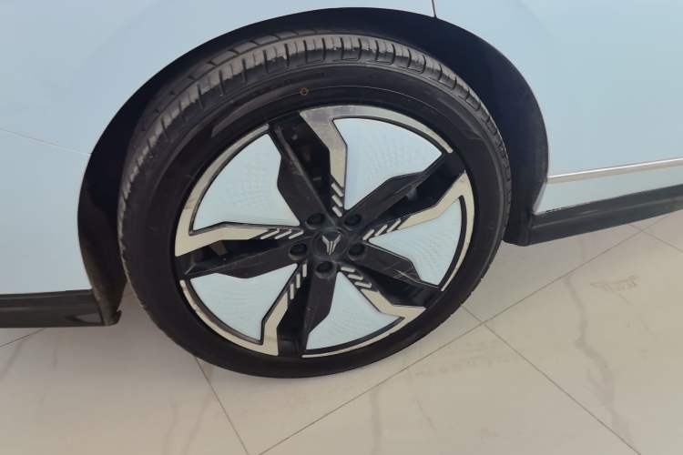 Used VOYAH PASSION 2023 Four-Wheel Drive Flagship Edition Exterior 4