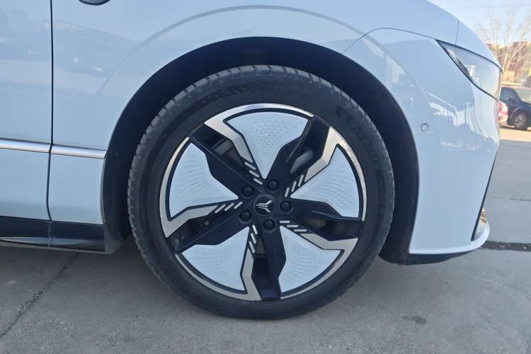 Used VOYAH PASSION 2023 Four-Wheel Drive Flagship Edition Exterior 5