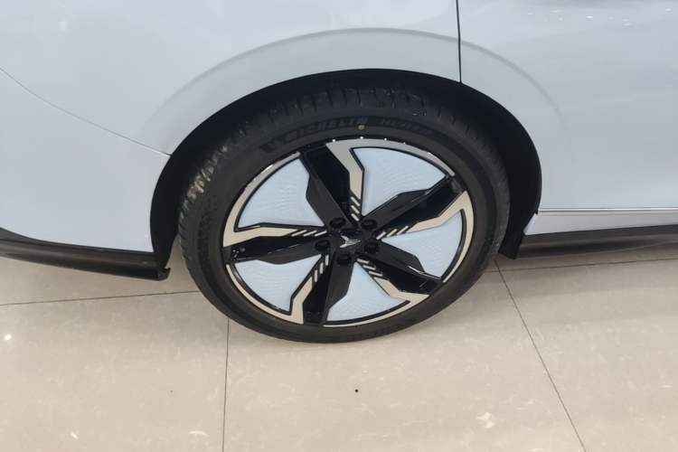 Used VOYAH PASSION 2023 Four-Wheel Drive Flagship Edition Exterior 5