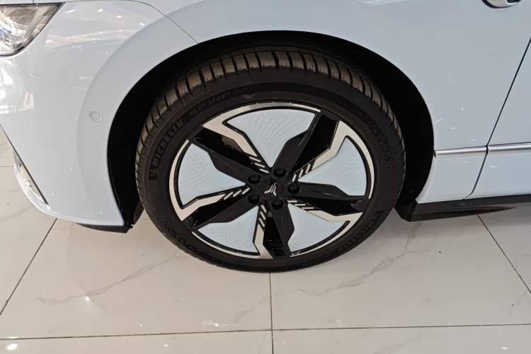 Used VOYAH PASSION 2023 Four-Wheel Drive Flagship Edition Exterior 7