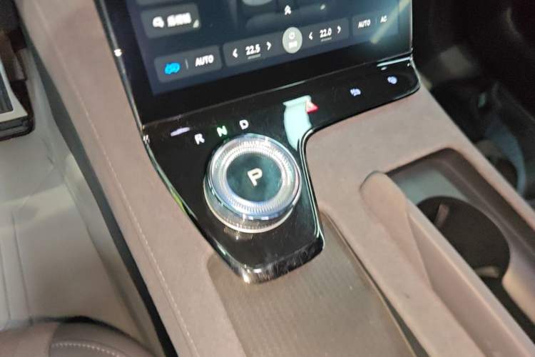 Used VOYAH PASSION 2023 Four-Wheel Drive Flagship Edition Gear Lever