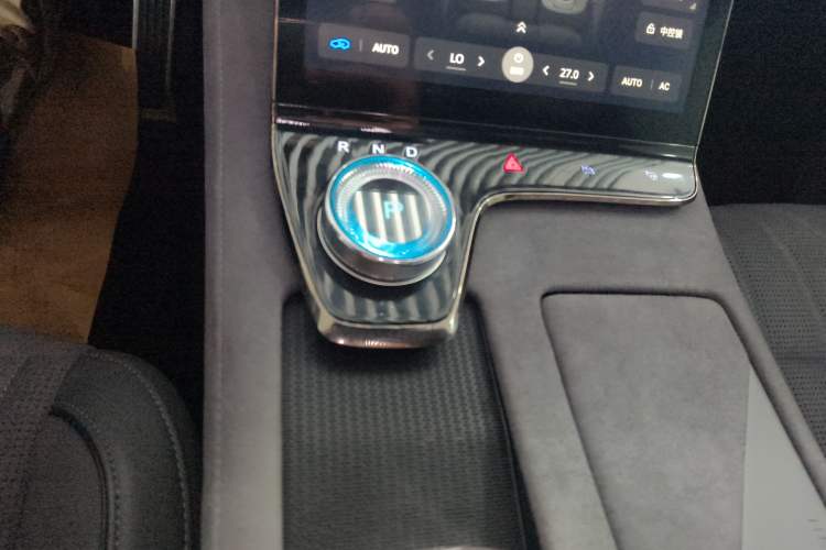 Used VOYAH PASSION 2023 Four-Wheel Drive Flagship Edition Gear Lever