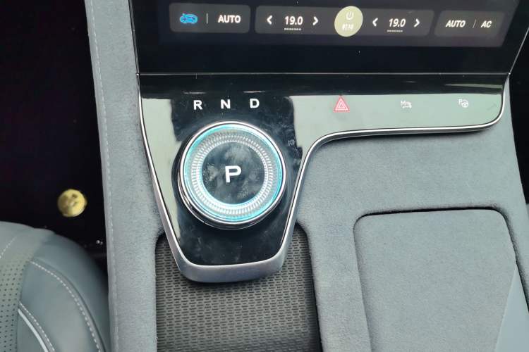 Used VOYAH PASSION 2023 Four-Wheel Drive Flagship Edition Gear Lever