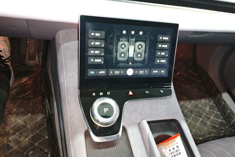 Used VOYAH PASSION 2023 Four-Wheel Drive Flagship Edition Gear Lever