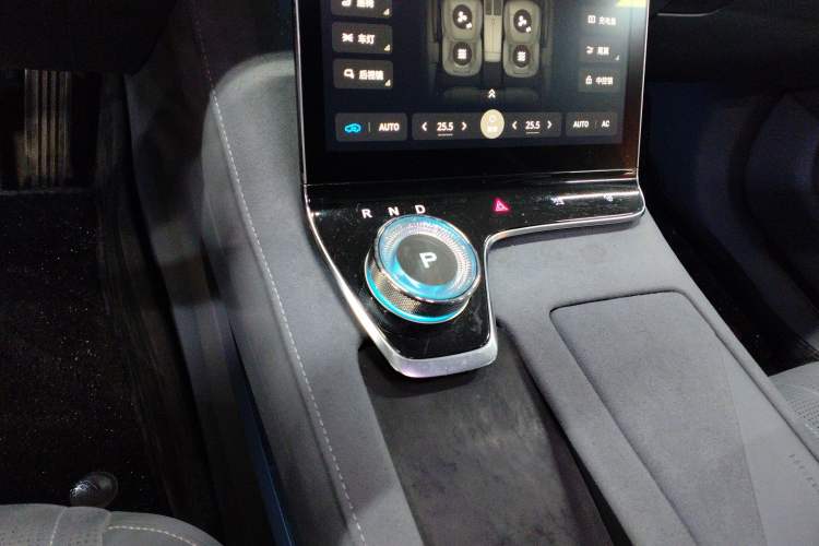 Used VOYAH PASSION 2023 Four-Wheel Drive Flagship Edition Gear Lever