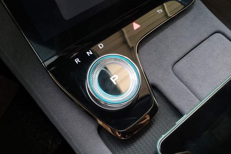Used VOYAH PASSION 2023 Four-Wheel Drive Long-Range Version Gear Lever