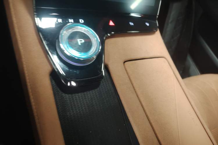 Used VOYAH PASSION 2023 Four-Wheel Drive Flagship Edition Gear Lever