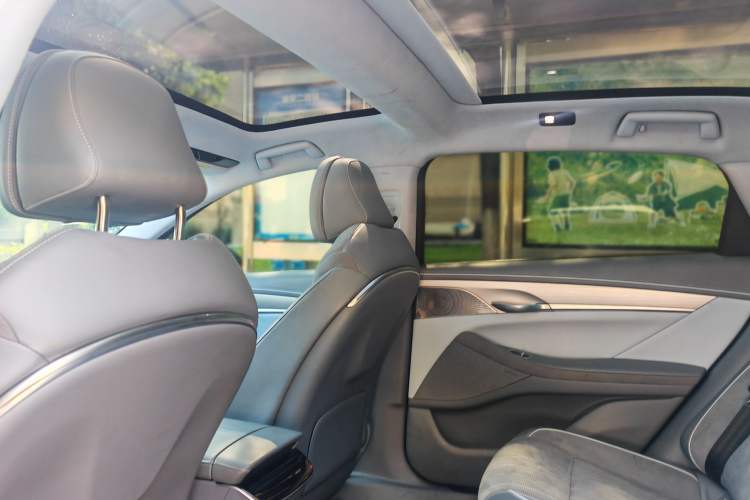 Used VOYAH PASSION 2023 Four-Wheel Drive Flagship Edition Headliner
