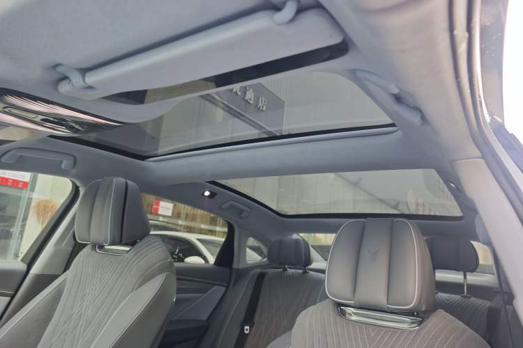 Used VOYAH PASSION 2023 Four-Wheel Drive Flagship Edition Headliner