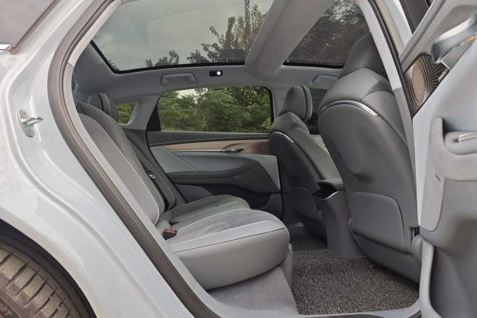 Used VOYAH PASSION 2023 Four-Wheel Drive Standard Edition Interior 11