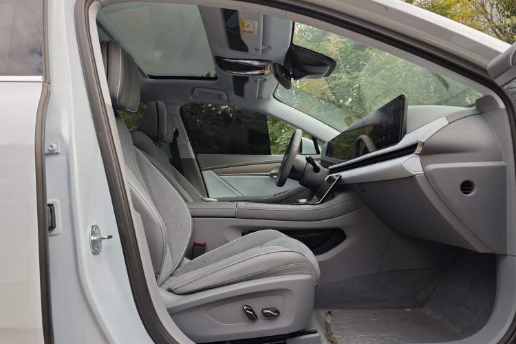 Used VOYAH PASSION 2023 Four-Wheel Drive Standard Edition Interior 12