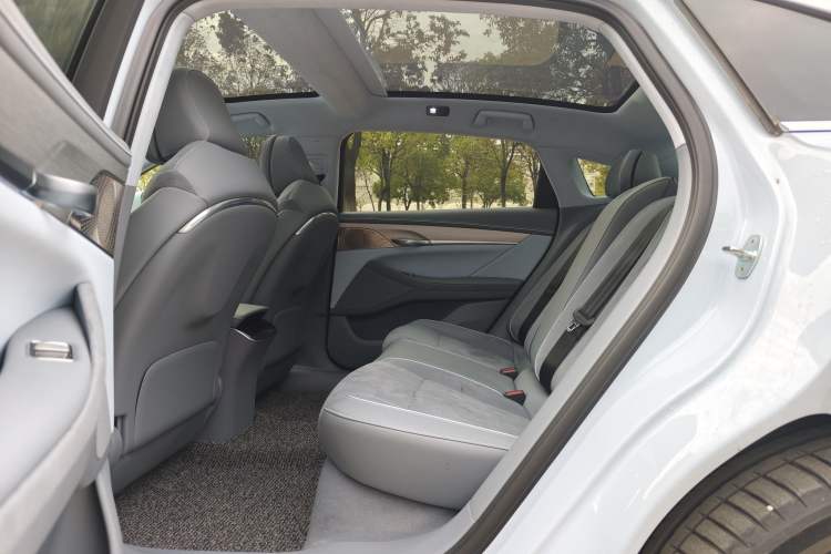 Used VOYAH PASSION 2023 Four-Wheel Drive Standard Edition Interior 2