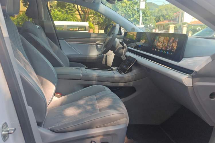 Used VOYAH PASSION 2023 Four-Wheel Drive Flagship Edition Interior 2