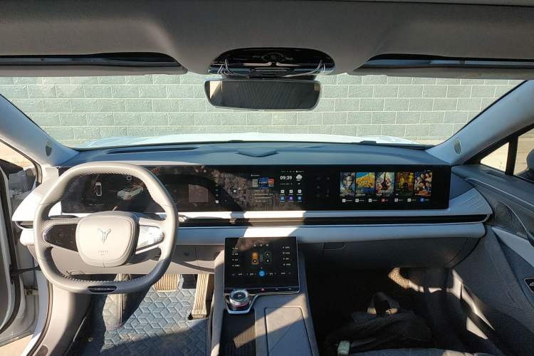 Used VOYAH PASSION 2023 Four-Wheel Drive Flagship Edition Interior 2