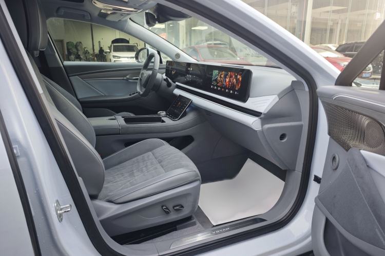 Used VOYAH PASSION 2023 Four-Wheel Drive Flagship Edition Interior 3