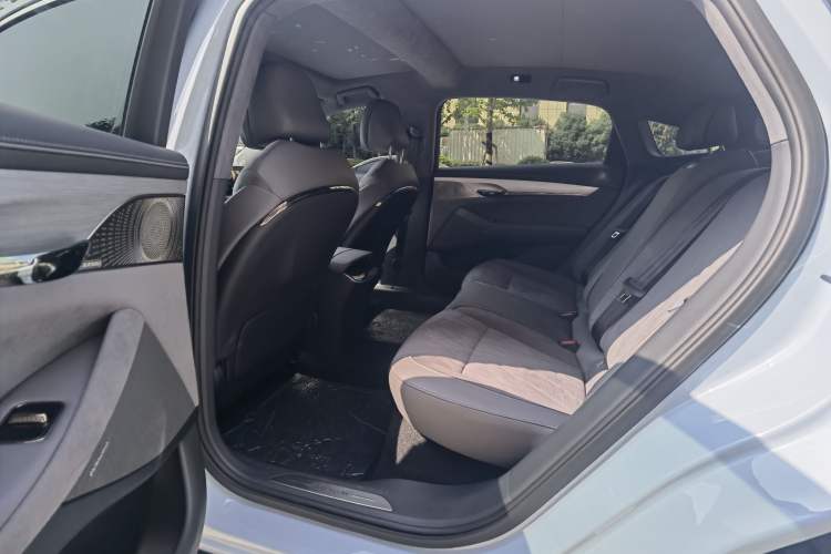 Used VOYAH PASSION 2023 Four-Wheel Drive Long-Range Version Interior 3
