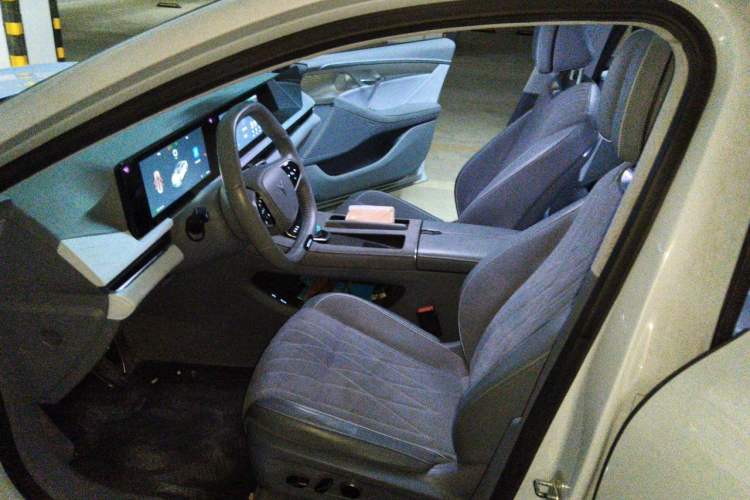 Used VOYAH PASSION 2023 Four-Wheel Drive Flagship Edition Interior 3