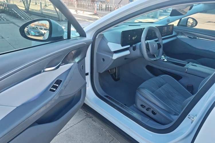 Used VOYAH PASSION 2023 Four-Wheel Drive Flagship Edition Interior 4