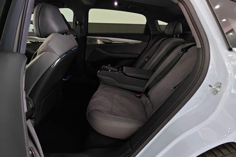 Used VOYAH PASSION 2023 Four-Wheel Drive Flagship Edition Interior 4
