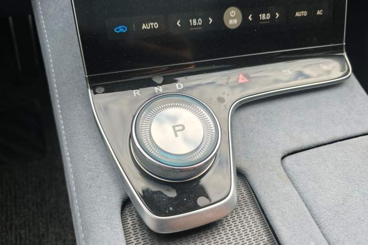 Used VOYAH PASSION 2023 Four-Wheel Drive Standard Edition Interior 6