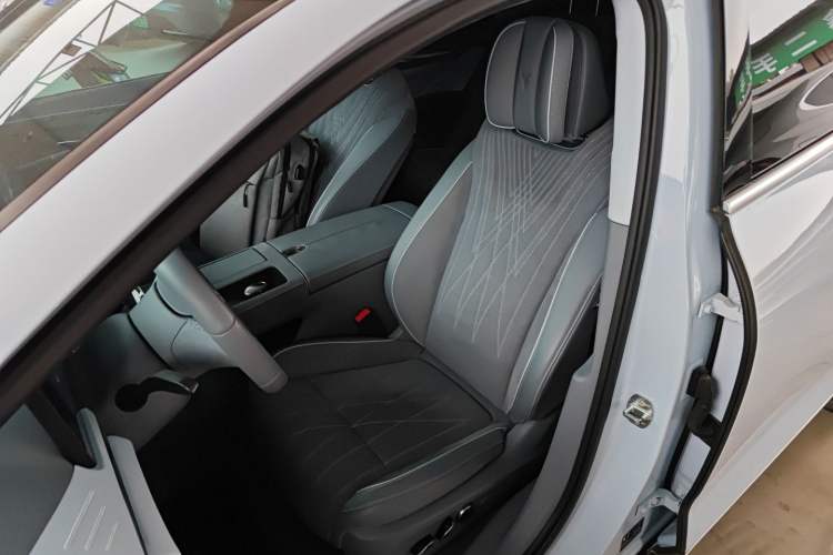 Used VOYAH PASSION 2023 Four-Wheel Drive Flagship Edition Left Front Seat