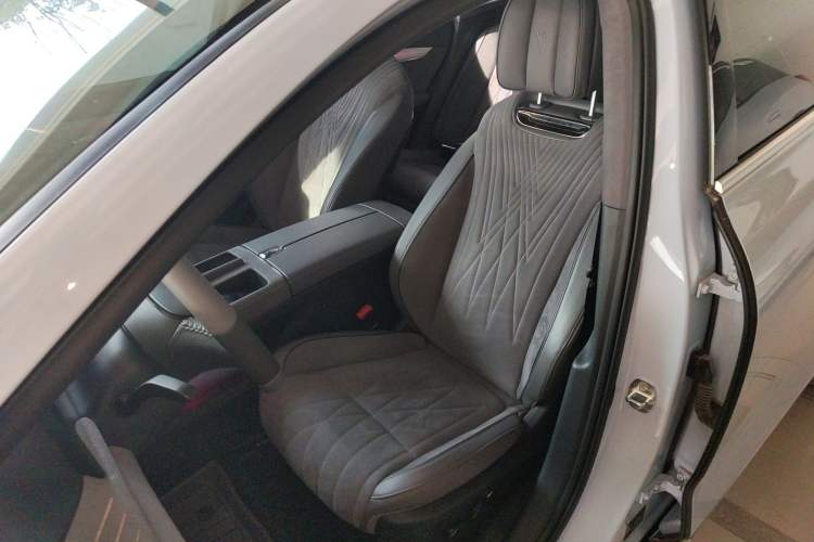 Used VOYAH PASSION 2023 Four-Wheel Drive Long-Range Version Left Front Seat