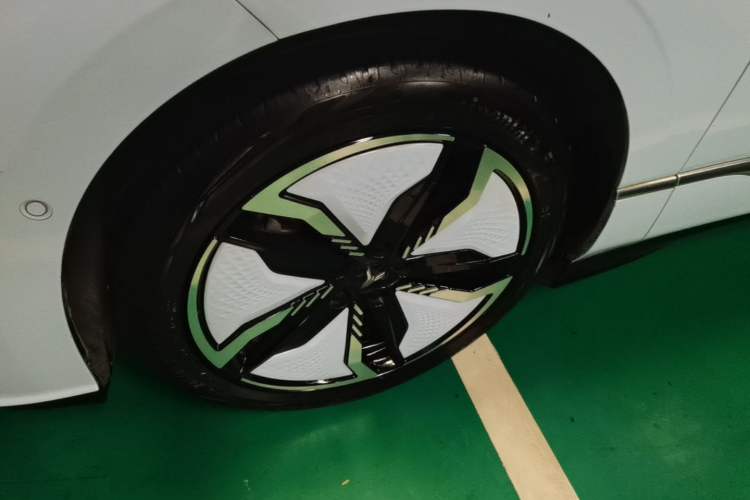 Used VOYAH PASSION 2023 Four-Wheel Drive Flagship Edition Left Front Wheel Hub
