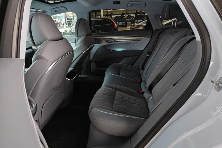 Used VOYAH PASSION 2023 Four-Wheel Drive Flagship Edition Left Rear Seat