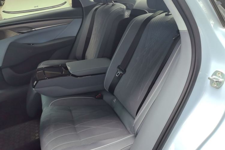 Used VOYAH PASSION 2023 Four-Wheel Drive Flagship Edition Left Rear Seat